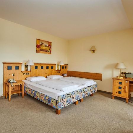 Flair-Hotel Zum Benediktiner Schwarzach am Main Bagian luar foto