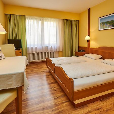 Flair-Hotel Zum Benediktiner Schwarzach am Main Bagian luar foto
