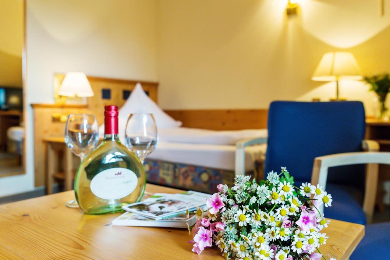 Flair-Hotel Zum Benediktiner Schwarzach am Main Bagian luar foto
