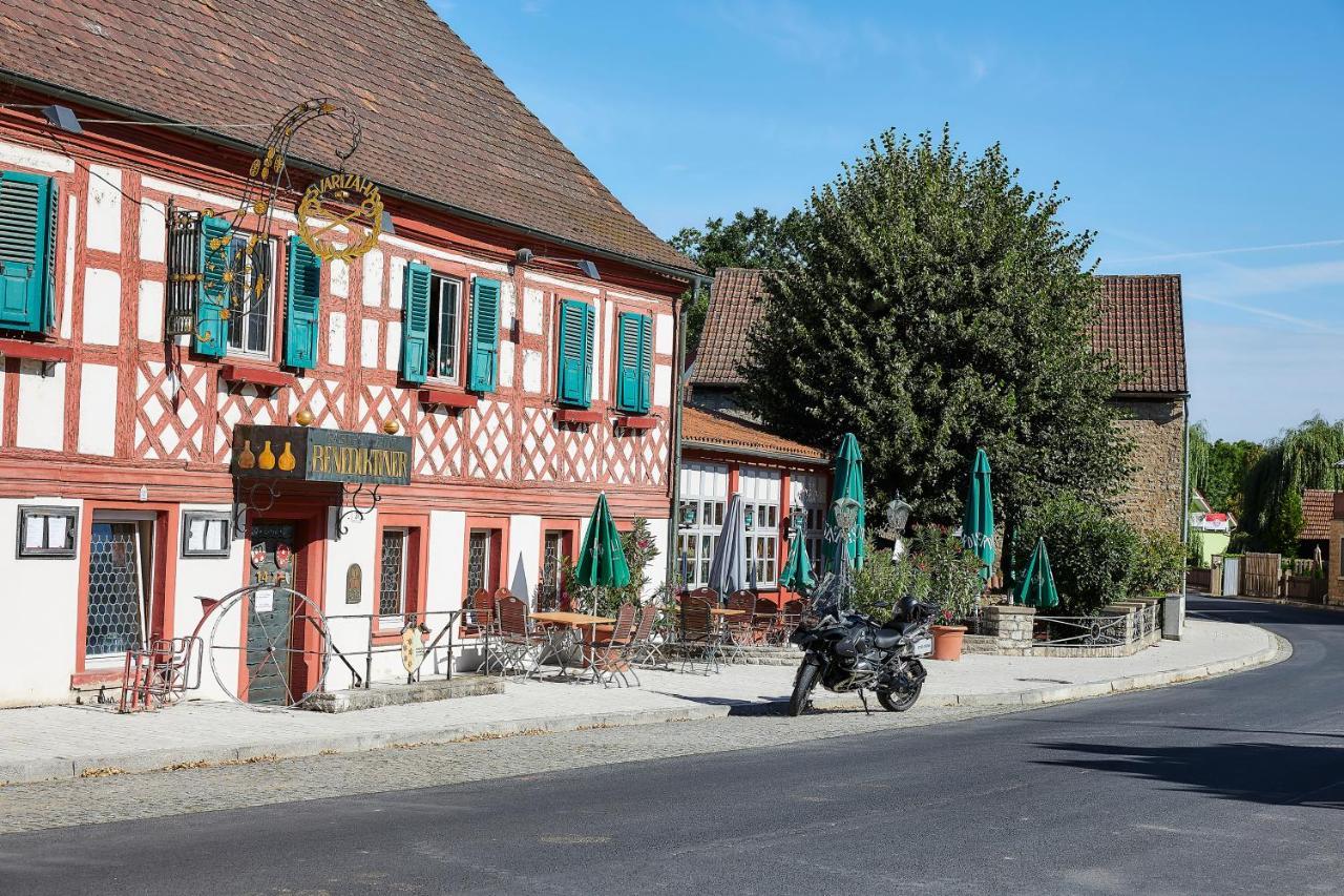 Flair-Hotel Zum Benediktiner Schwarzach am Main Bagian luar foto