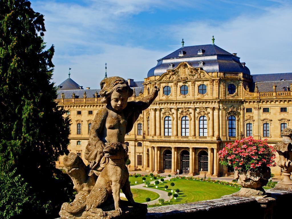 Flair-Hotel Zum Benediktiner Schwarzach am Main Bagian luar foto