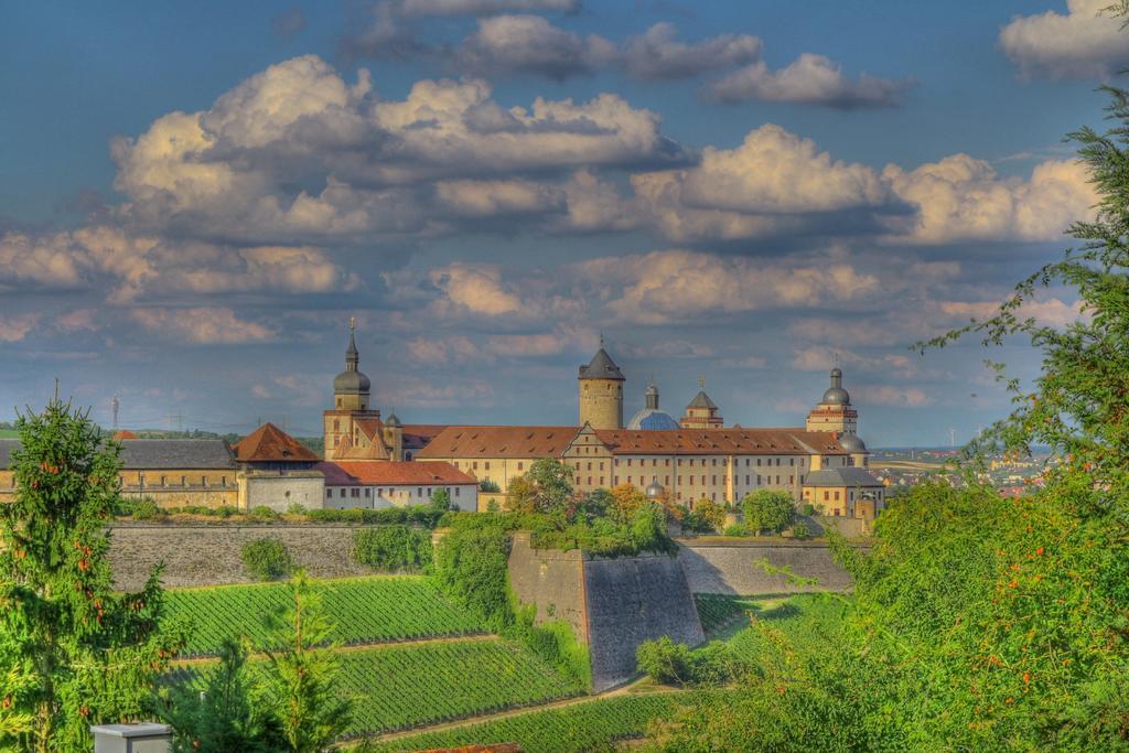 Flair-Hotel Zum Benediktiner Schwarzach am Main Bagian luar foto