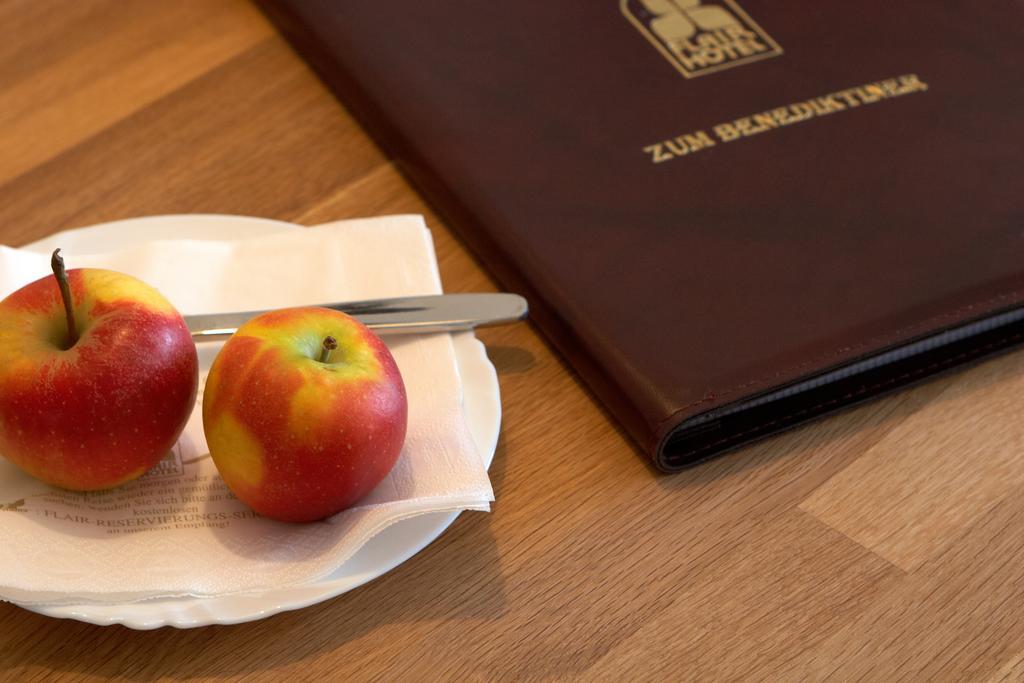 Flair-Hotel Zum Benediktiner Schwarzach am Main Ruang foto