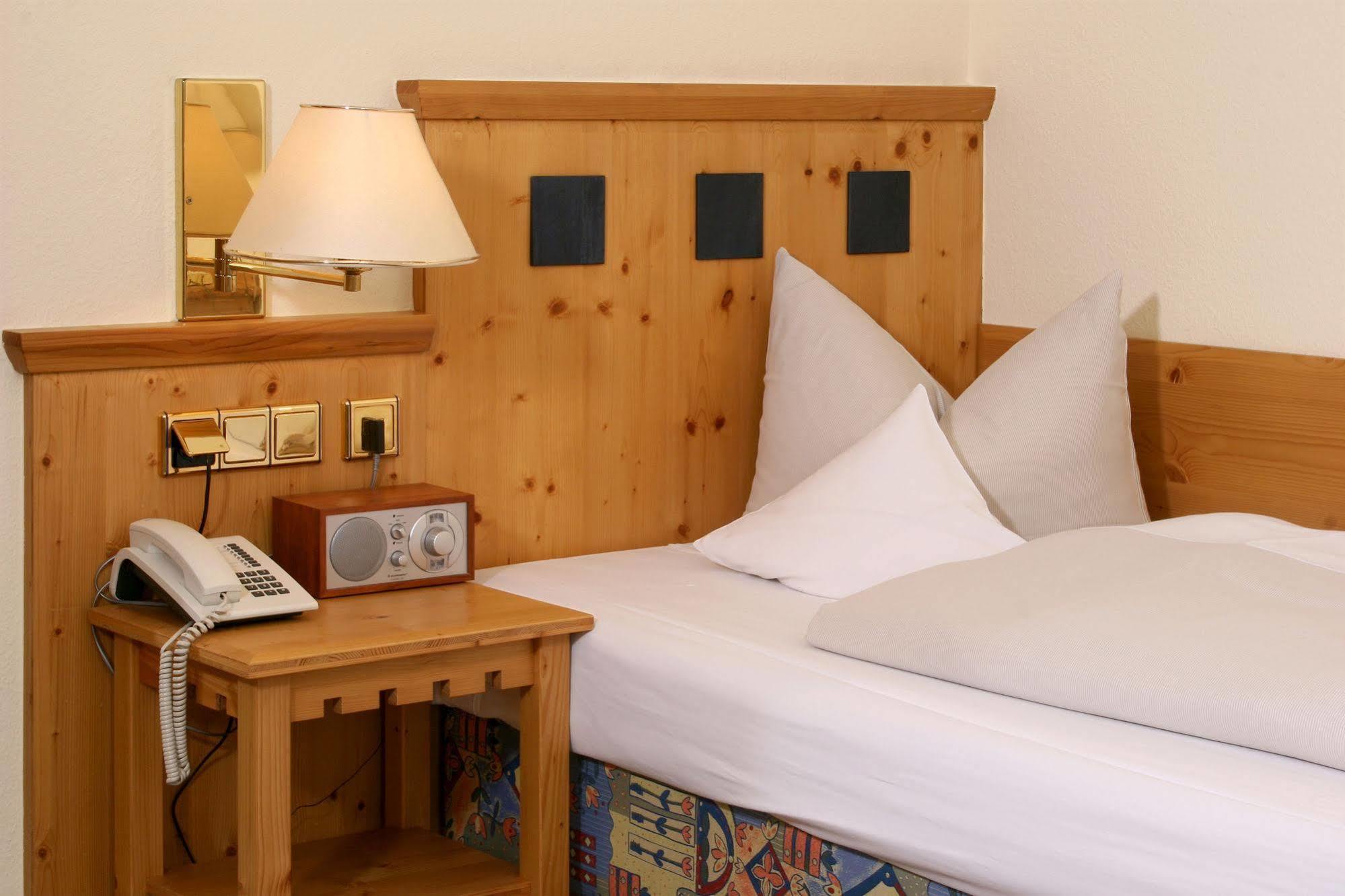 Flair-Hotel Zum Benediktiner Schwarzach am Main Bagian luar foto