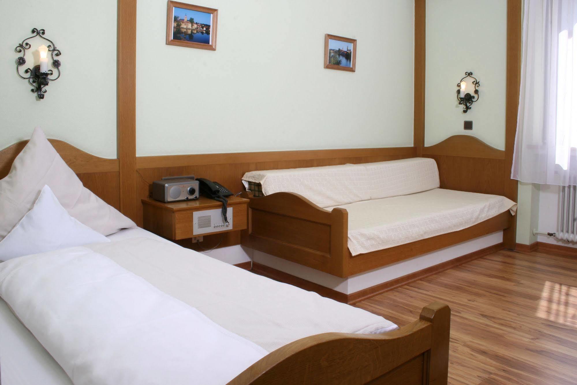 Flair-Hotel Zum Benediktiner Schwarzach am Main Bagian luar foto